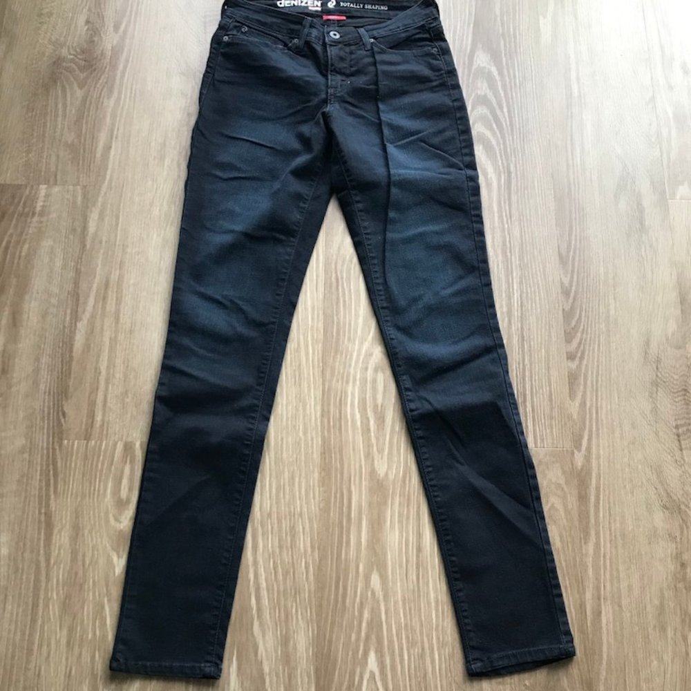 Levi's Dark Wash Skinny Jeans